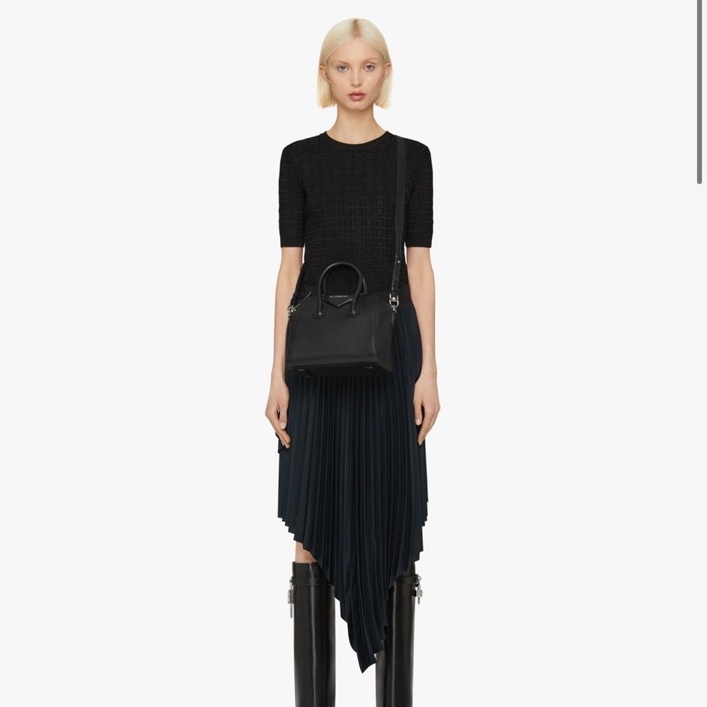 Givenchy Mini Antigona in Black Grained Leather - Picture 2 of 16